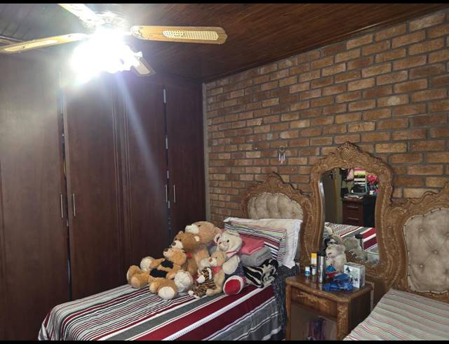 5 BEDROOM HOUSE FOR SALE IN FLORA PARK